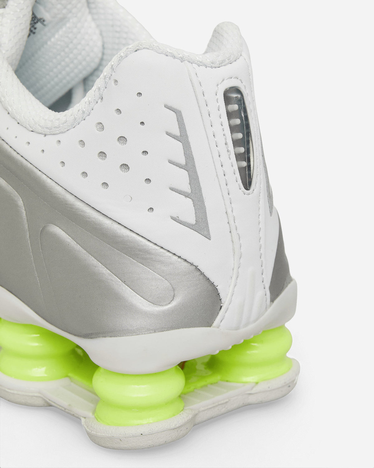 Women's Shox R4 Sneakers White / Metallic Silver / Volt