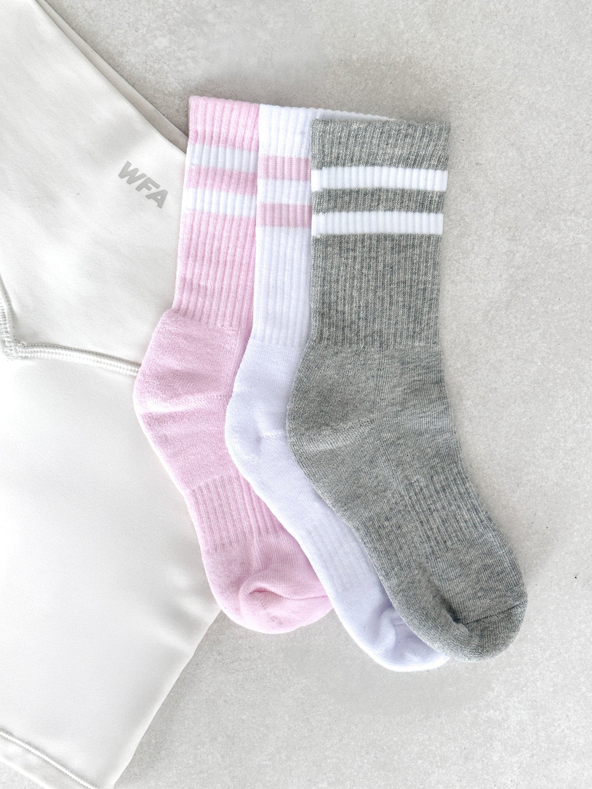 Wanna Be Close Socks Grey/White/Pink