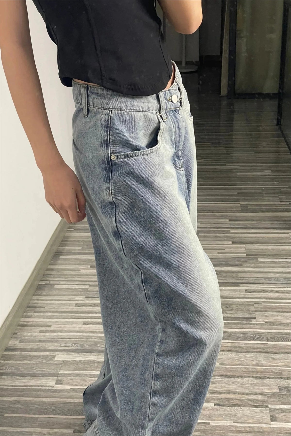 Loose Fit Reverse Pocket Jeans
