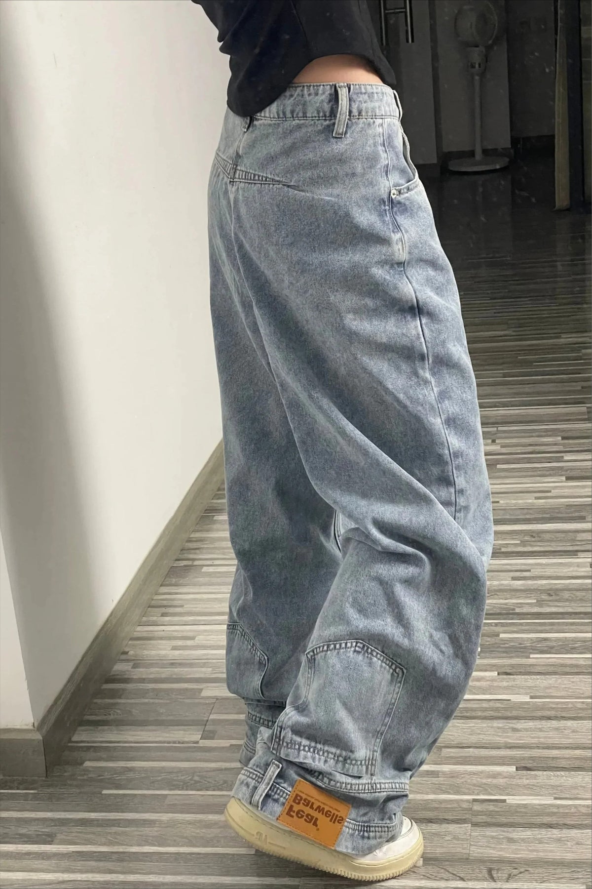 Loose Fit Reverse Pocket Jeans