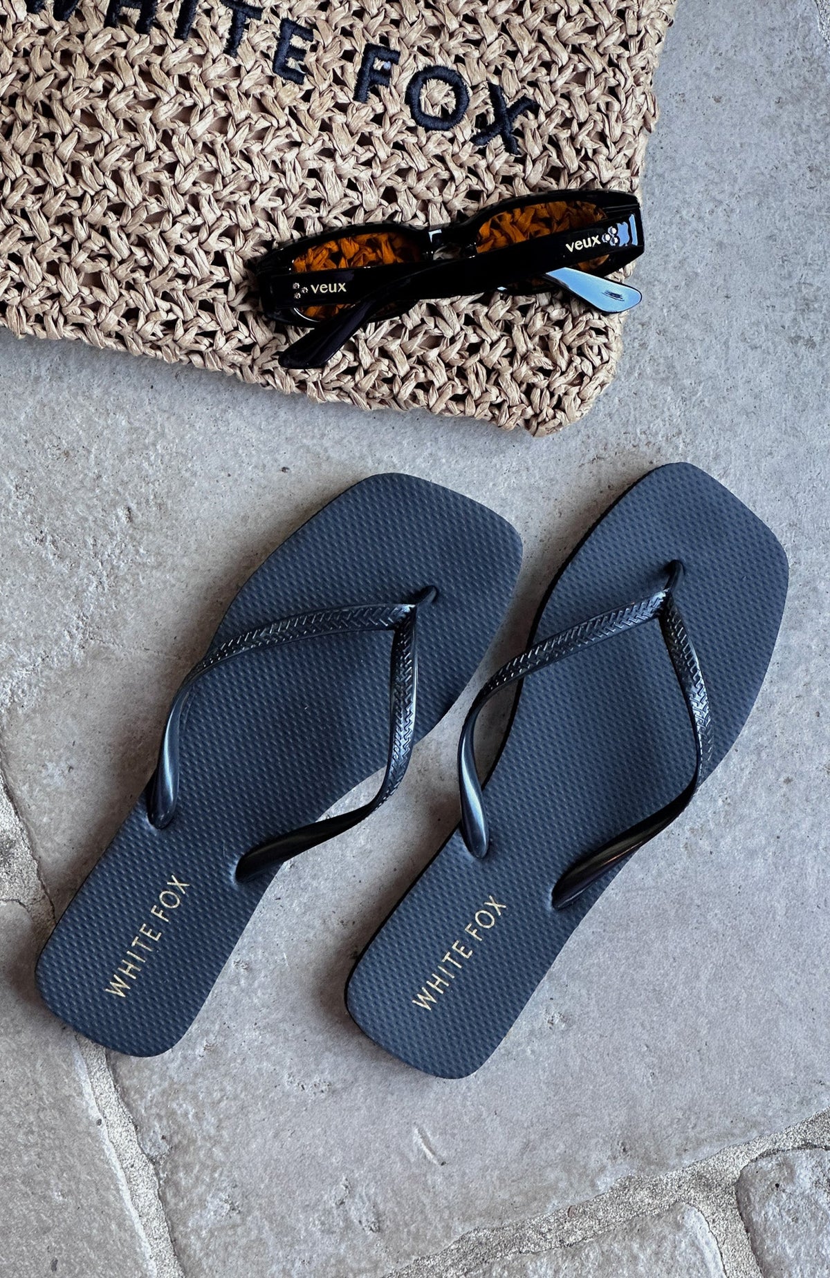 Josie Thong Sandals Black